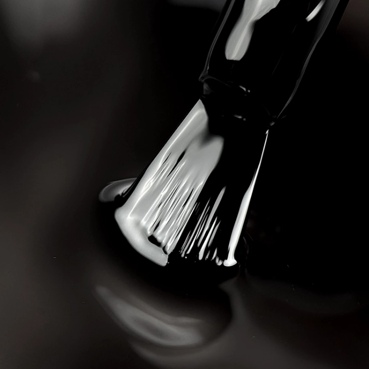 2025_04_15_black_glass_closeup_800x800.webp