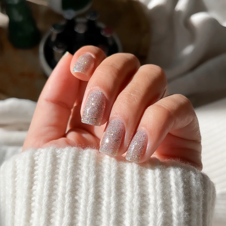 złoty lakier z drobinkami