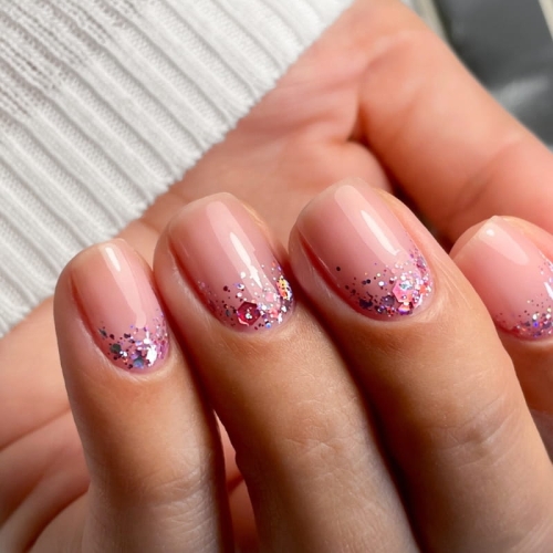 przezroczysty lakier z drobinkami