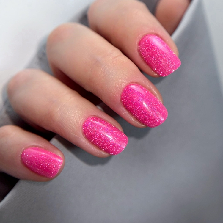 różowy lakier hybrydowy z brokatem