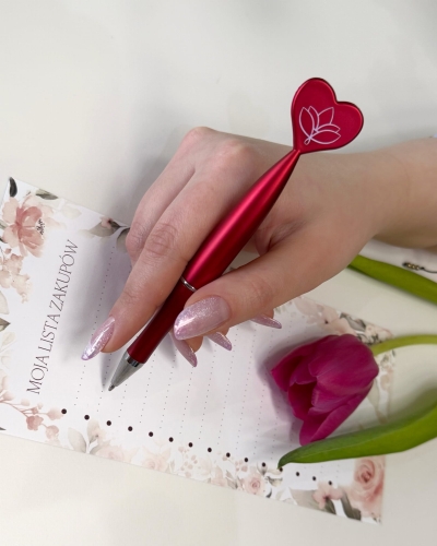 czerwony długopis serce