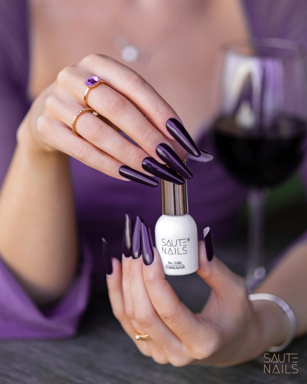 ciemna śliwka saute nails