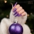 fioletowy brokat saute nails