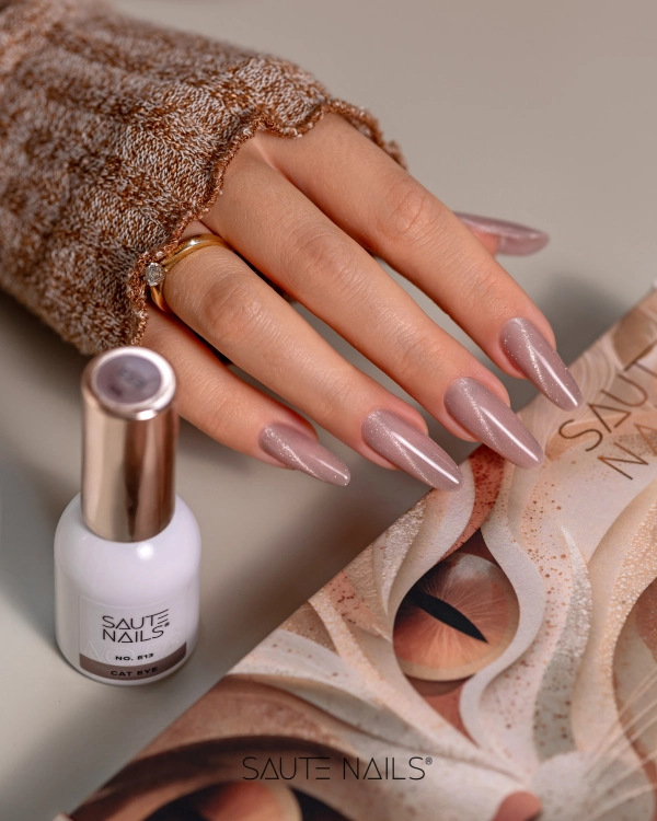 Lakier hybrydowy E13 Cat Effect Saute Nails – stylizacja