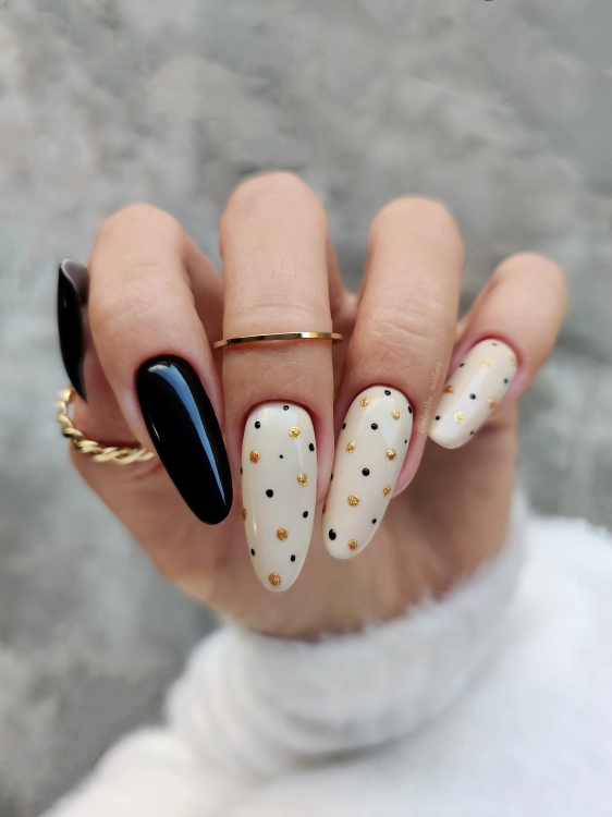 beżowy lakier saute nails