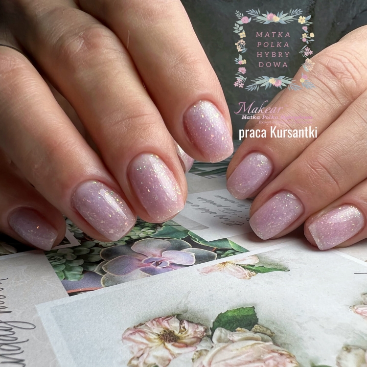 Baza kauczukowa Sparkling Makear SRB06 dłoń 1