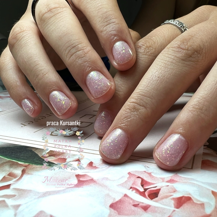 Baza kauczukowa Sparkling Makear SRB06 dłoń 2