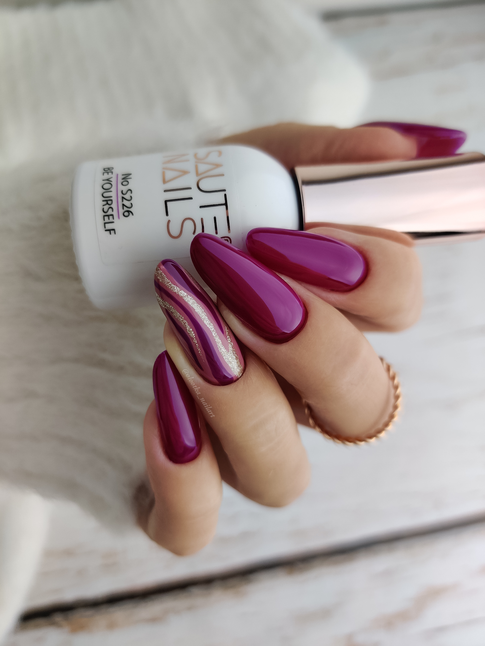 Lakier hybrydowy S226 Be Yourself Saute Nails – stylizacja