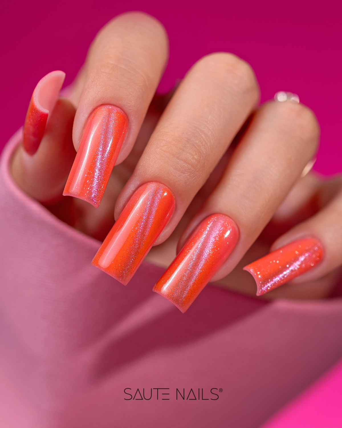 Lakier hybrydowy E06 Cat Effect Saute Nails – stylizacja