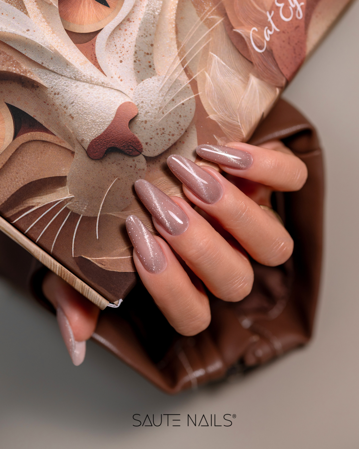Lakier hybrydowy E11 Cat Effect Saute Nails – stylizacja