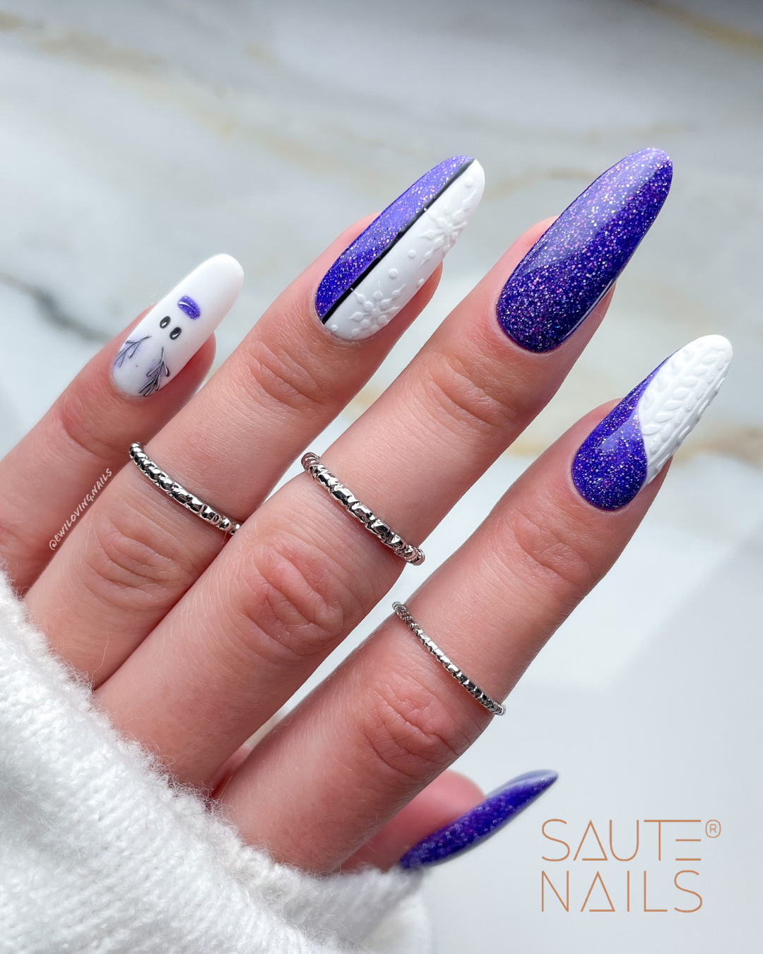 fiolet na święta saute nails